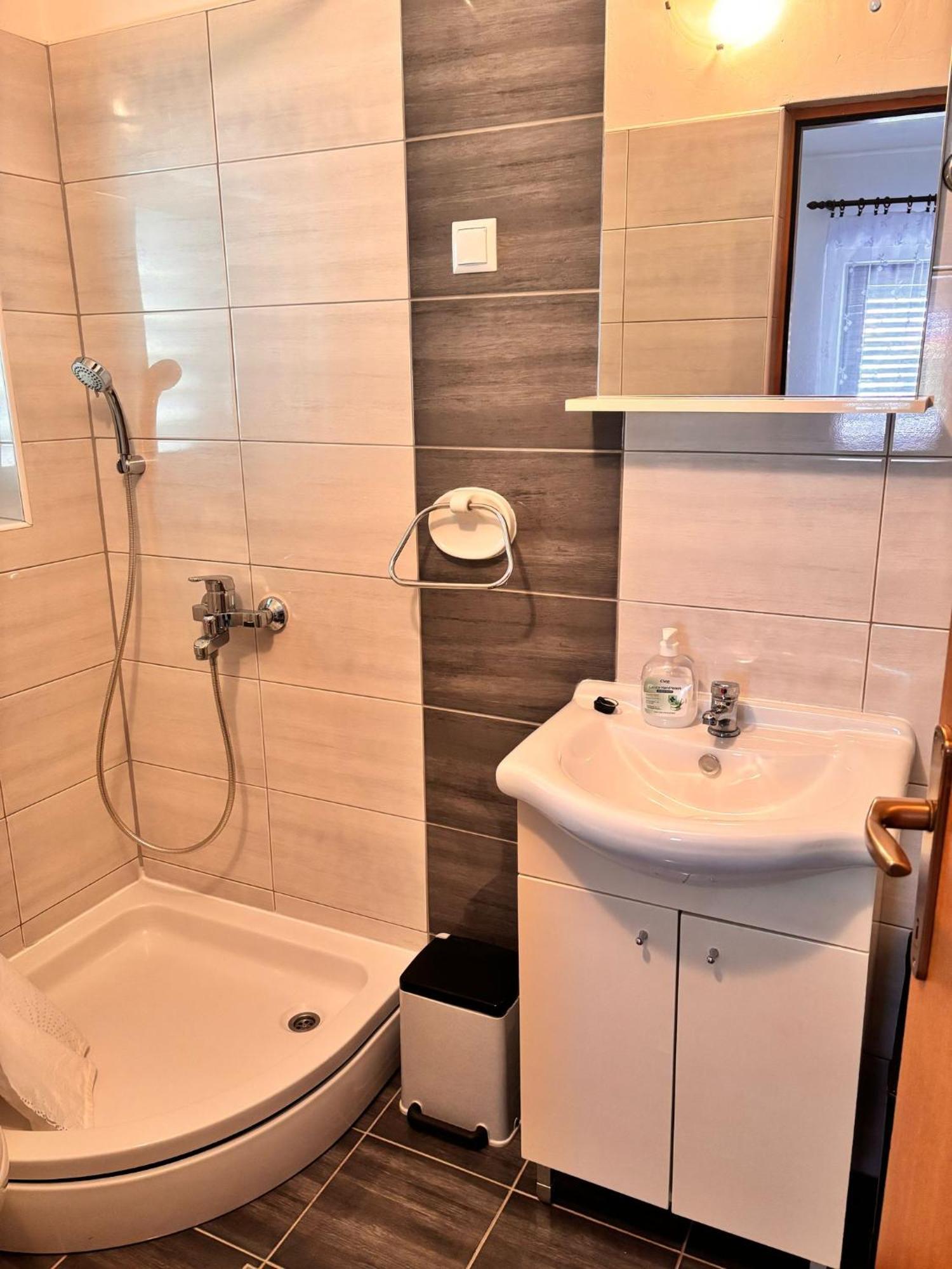 Ruza I Natalija Apartment Karlobag Room photo